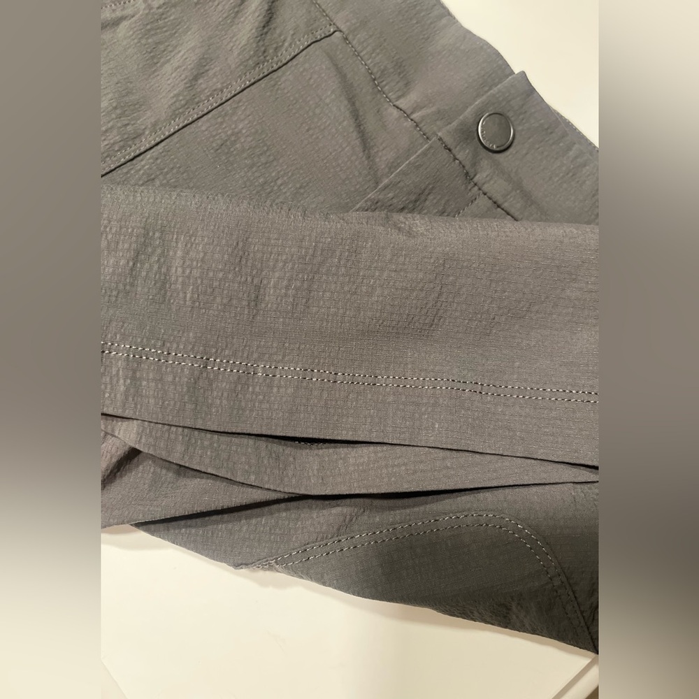 GW 2025 Athleta Sz 4 Women’s Lightweight Shorts w/front & back pockets - Picture 12 of 12